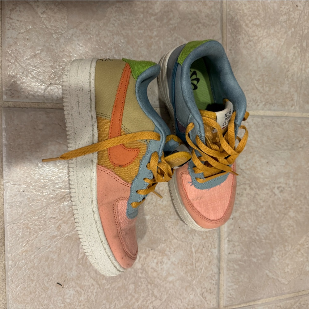 Nike Kids Air Force 1 Sun Club Sanded Gold Sneakers Shoes Tennis Shoes - Picture 4 of 7